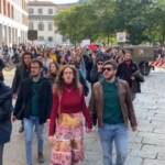Green pass: tensione tra manifestanti al corteo di Milano