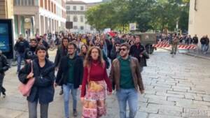 Green pass: tensione tra manifestanti al corteo di Milano