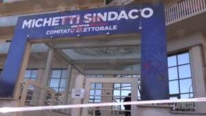 Roma, compare scritta rossa sull’insegna davanti sede del comitato elettorale di Michetti: “Fascista”