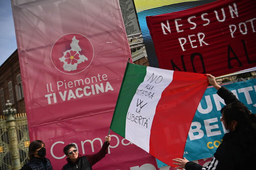 Galleria foto 'Proteste in tutta Italia per dire no al Green Pass | FOTOGALLERY' - foto 32