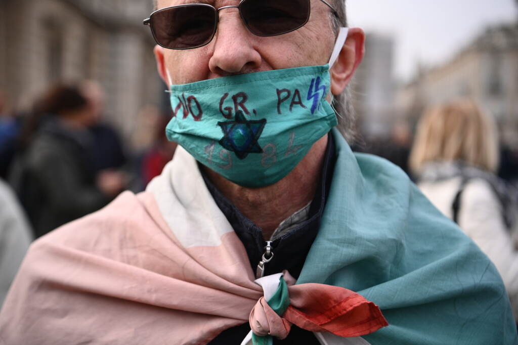 Galleria foto 'Proteste in tutta Italia per dire no al Green Pass | FOTOGALLERY' - foto 33