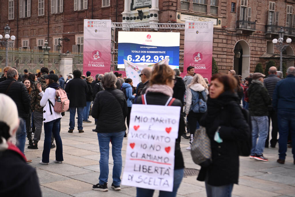 Galleria foto 'Proteste in tutta Italia per dire no al Green Pass | FOTOGALLERY' - foto 34