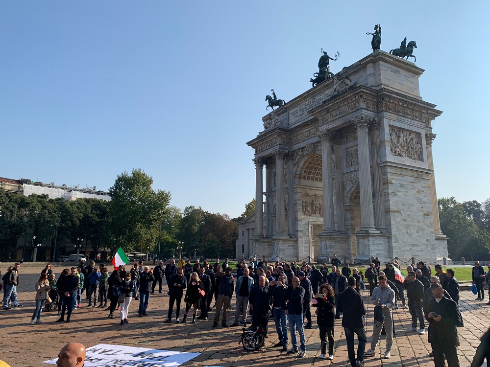 Green pass: presidi nelle città, primo storico sit-in a Sigonella Green pass: presidi nelle città, primo storico sit-in a Sigonella