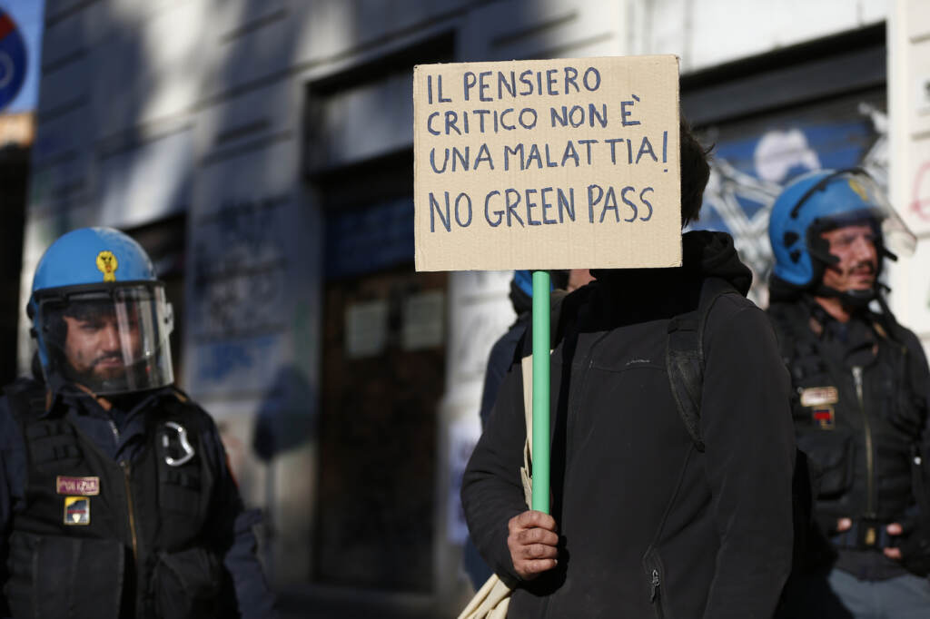 Galleria foto 'Proteste in tutta Italia per dire no al Green Pass | FOTOGALLERY' - foto 2