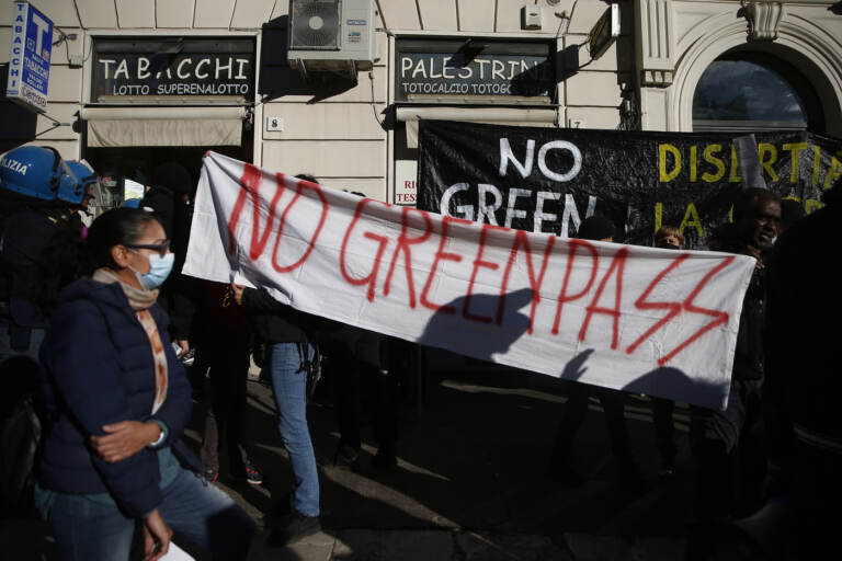 Proteste in tutta Italia per dire no al Green Pass | FOTOGALLERY