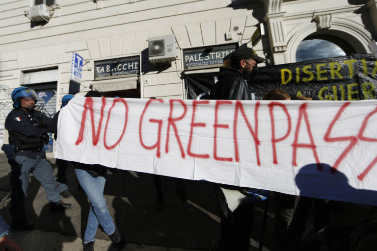 Proteste in tutta Italia per dire no al Green Pass | FOTOGALLERY
