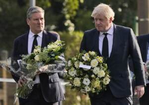 Regno Unito: omicidio deputato Tory, per polizia è terrorismo. Johnson visita luogo attacco