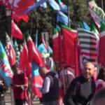 Cgil, in piazza San Giovanni il popolo antifascista: “Qui per mio nipote, voglio che sappia da che parte stavo”