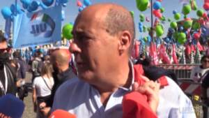 Corteo sindacati, Zingaretti: “Manifestazione a difesa della Costituzione è una festa di tutta l’Italia”