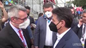 Manifestazione sindacati, Landini scherza con Conte: “Fa lui la parte della Cisl?”