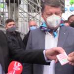 Roma, un preservativo per Landini: “Io pratico il monachesimo puro”