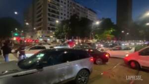 Green pass: a Milano manifestanti bloccano piazza Repubblica