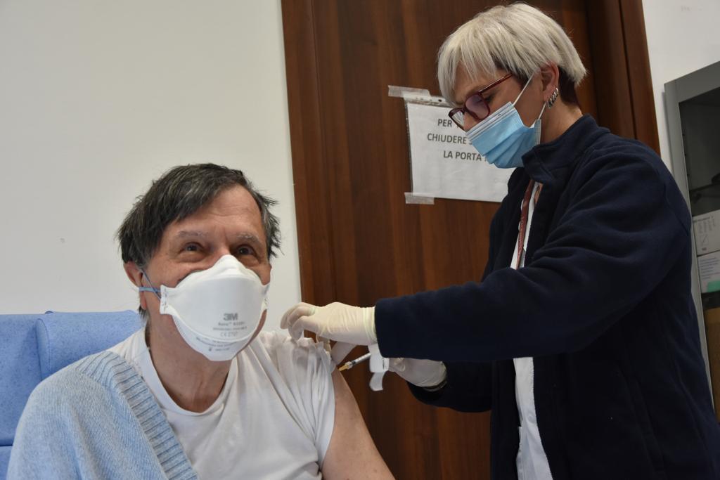 Vaccini, terza dose per il Nobel Giorgio Parisi Vaccini, terza dose per il Nobel Giorgio Parisi
