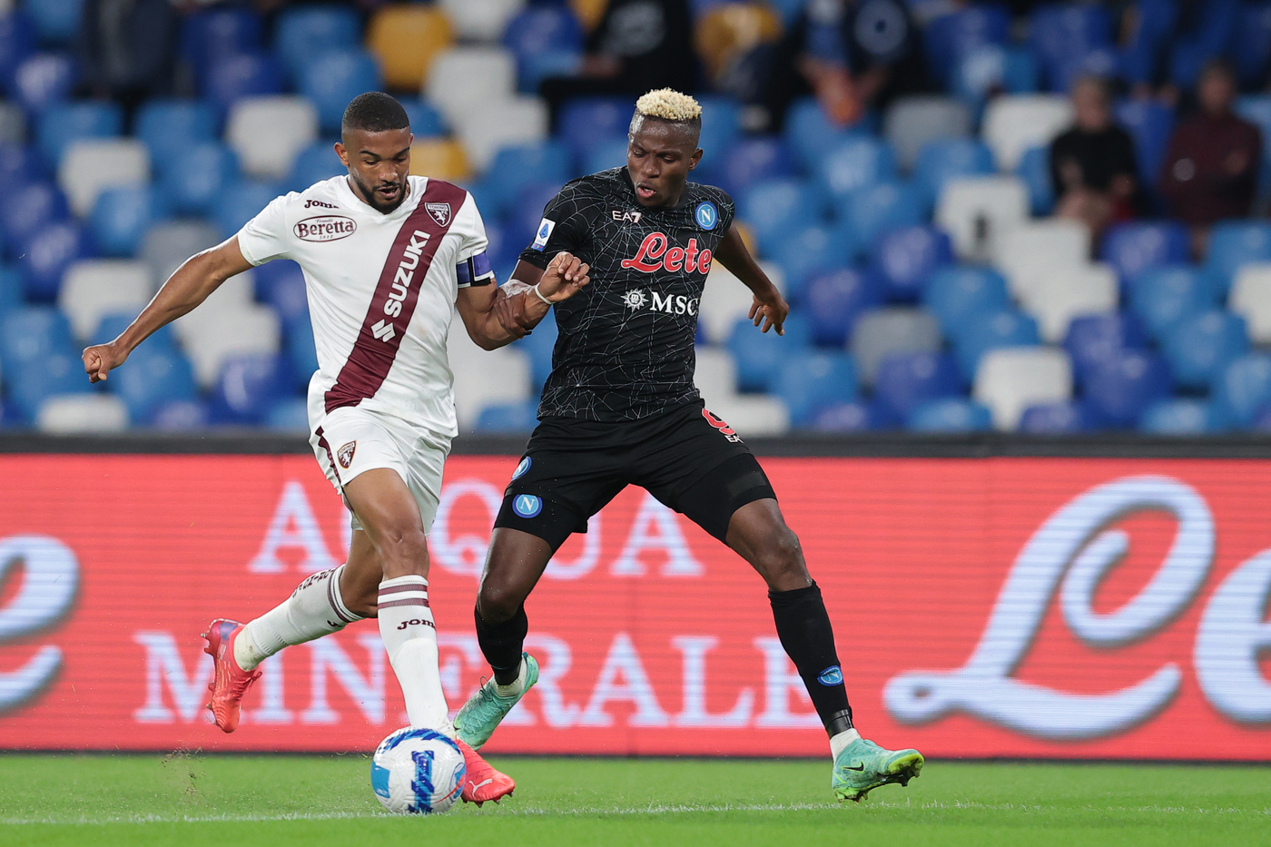 Osimhen fa volare il Napoli, 1-0 al Toro e ritorno in vetta Osimhen fa volare il Napoli, 1-0 al Toro e ritorno in vetta