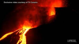 La Palma, la lava continua a fluire dal Cumbre Vieja