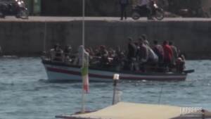Migranti: a Lampedusa sei sbarchi in poche ore da Tunisia e Libia