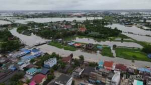 Thailandia, strade e case allagate: oltre 38mila famiglie colpite da inondazioni