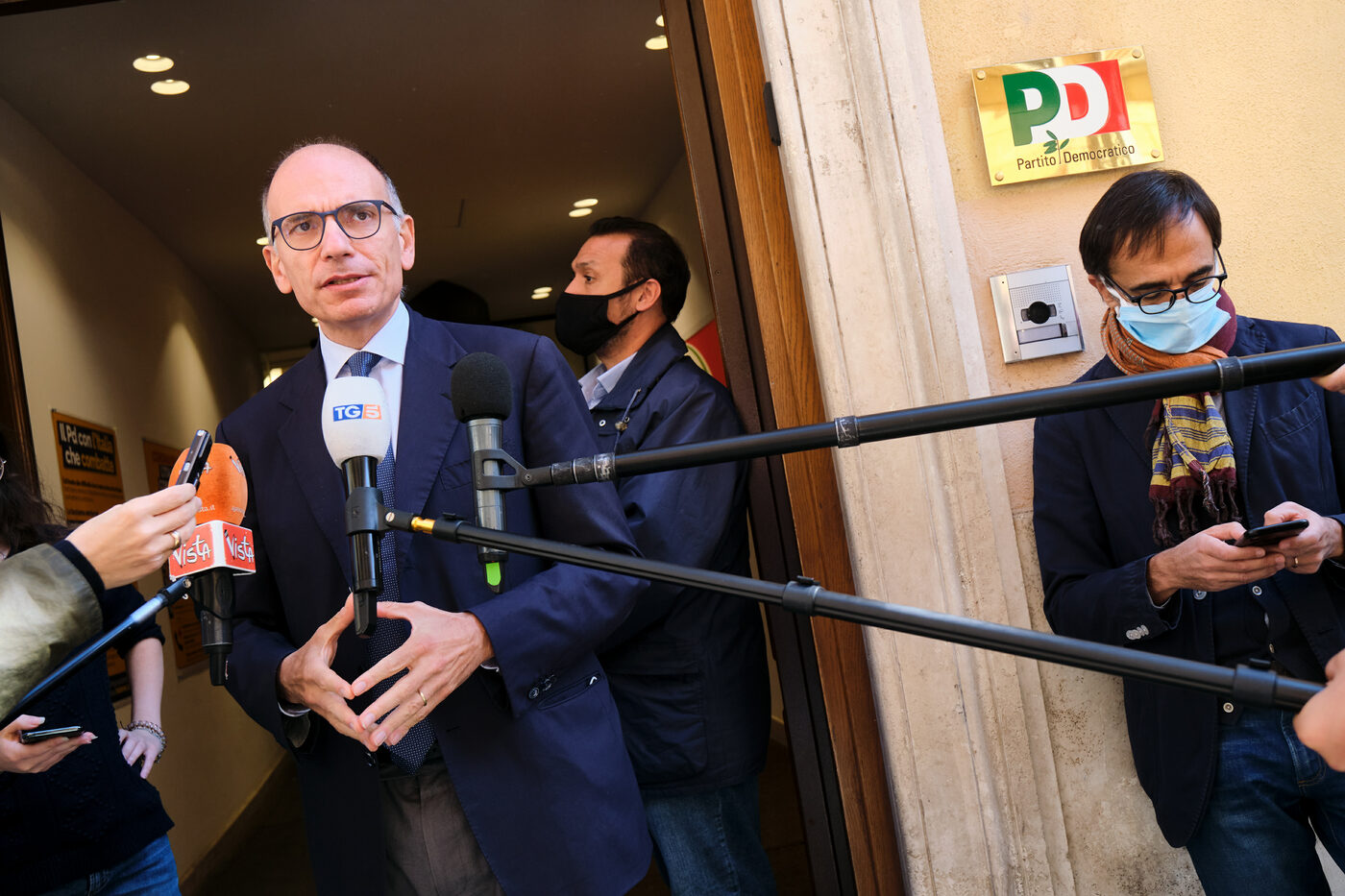 Il centrosinistra vince a Roma e Torino. Dipiazza tiene Trieste. Letta: “Vittoria trionfale” Il centrosinistra vince a Roma e Torino. Dipiazza tiene Trieste. Letta: “Vittoria trionfale”
