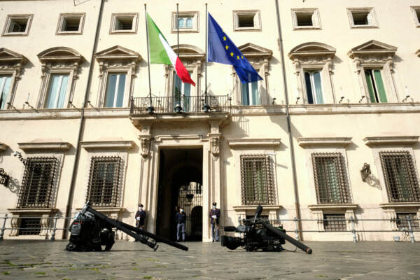 Governo Draghi, via vai a Palazzo Chigi per riunione del Consiglio dei Ministri