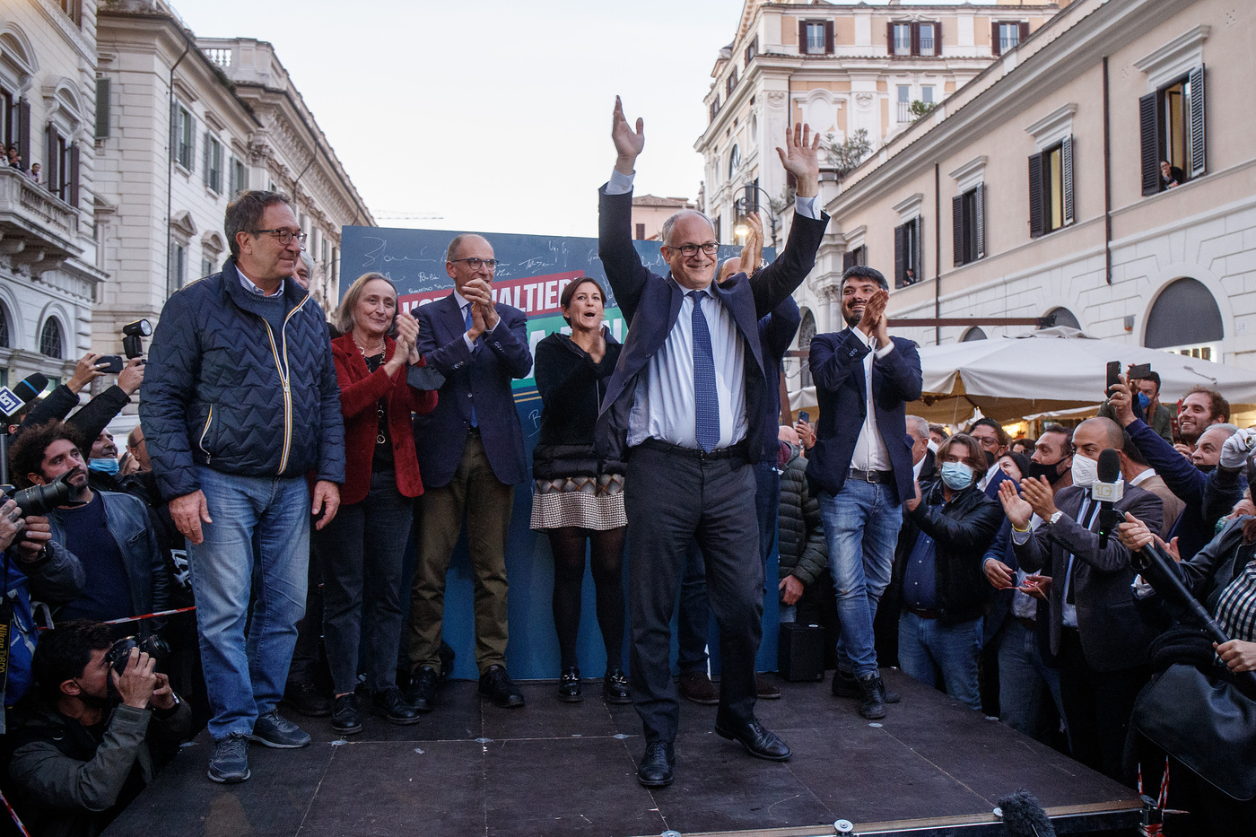 C.sinistra a trazione ‘Ulivo’ riparte da S.Apostoli: Ma con incognite Renzi, Calenda e M5S C.sinistra a trazione ‘Ulivo’ riparte da S.Apostoli: Ma con incognite Renzi, Calenda e M5S