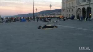 Trieste, continua il presidio No Green Pass in Piazza Unità