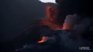 Canarie, la spettacolare alba sul Cumbre Vieja
