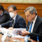 Cdm approva la stretta per le festività: chiuse discoteche fino al 31/1 e Ffp2 in cinema, teatri, eventi e trasporti