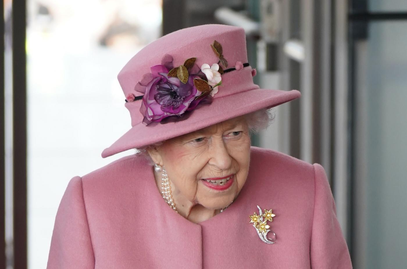 Regno Unito, la regina rifiuta il premio ‘Vecchietta dell’anno’: “Si ha l’età che ci si sente” Regno Unito, la regina rifiuta il premio ‘Vecchietta dell’anno’: “Si ha l’età che ci si sente”