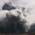 Giappone, erutta vulcano Monte Aso: fumo grigio invade il cielo