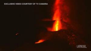 Canarie, ancora lapilli incandescenti dal Cumbre Vieja