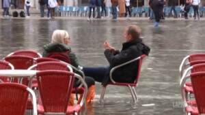 Venezia, è tornata la stagione delle acque alte: “Fenomeno in aumento, rischi per il turismo”