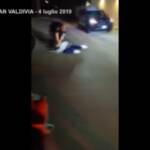 Usa, la polizia usa la forza anche contro i bambini: i video shock dell’indagine di Associated Press