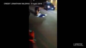 Usa, la polizia usa la forza anche contro i bambini: i video shock dell’indagine di Associated Press
