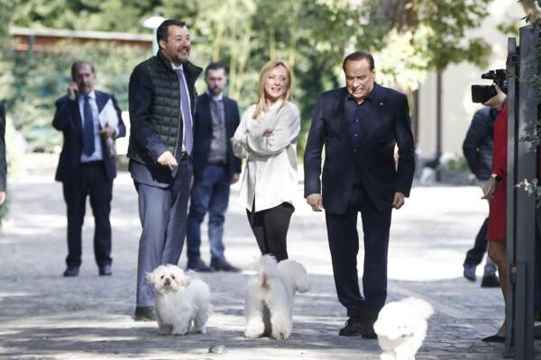 Centrodestra, il vertice tra Berlusconi, Meloni e Salvini: “Coalizione continua a lavorare insieme”