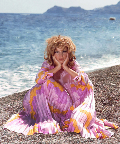 Galleria foto 'Monica Vitti, icona del set da Antonioni a Monicelli – La vita, la carriera e le immagini più belle' - foto 24
