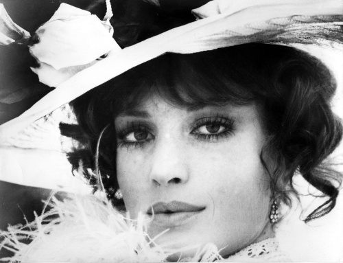Galleria foto 'Monica Vitti, icona del set da Antonioni a Monicelli – La vita, la carriera e le immagini più belle' - foto 25