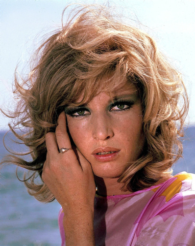 Galleria foto 'Monica Vitti, icona del set da Antonioni a Monicelli – La vita, la carriera e le immagini più belle' - foto 27