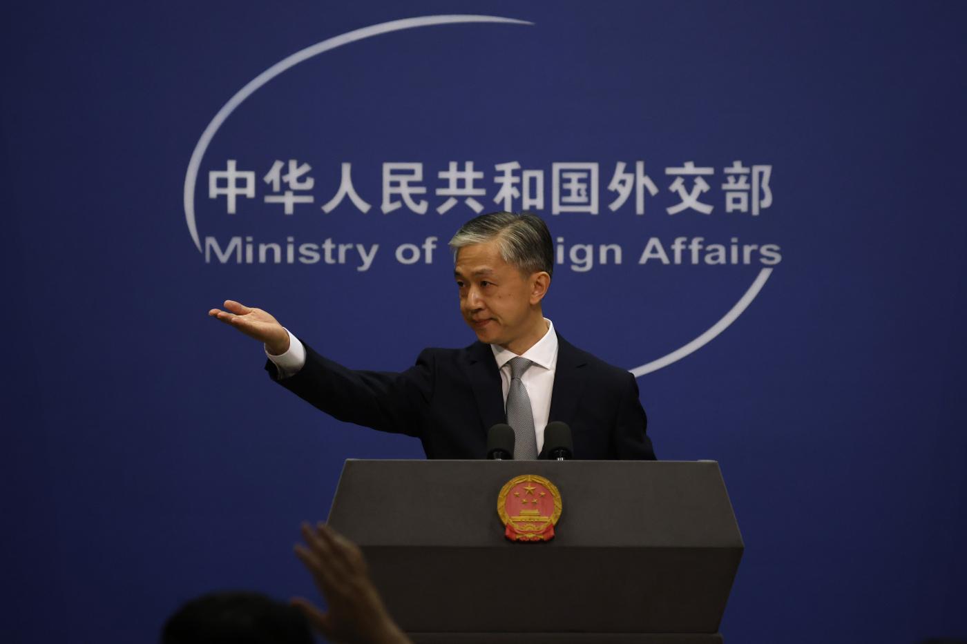 Cina, scontro con gli Usa: “Parole Burns da guerra fredda”. Tensioni con Ue su Taiwan