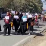 Kabul, donne ancora in piazza per i diritti
