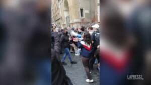 Tentata occupazione al liceo Ripetta a Roma: tensione polizia-studenti
