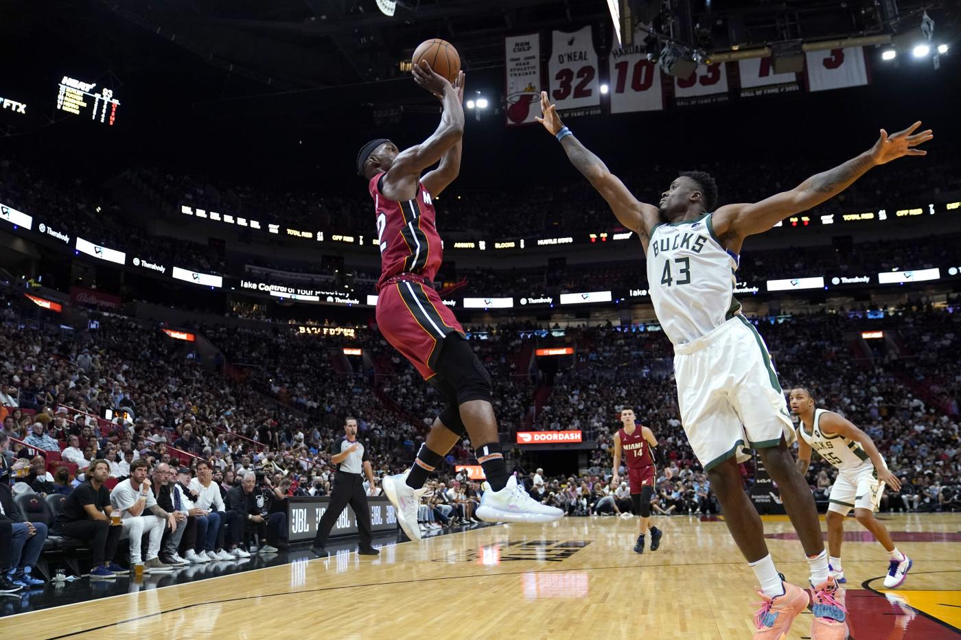 Basket: Nba, derby californiano a Golden State, sconfitta per Milwaukee
