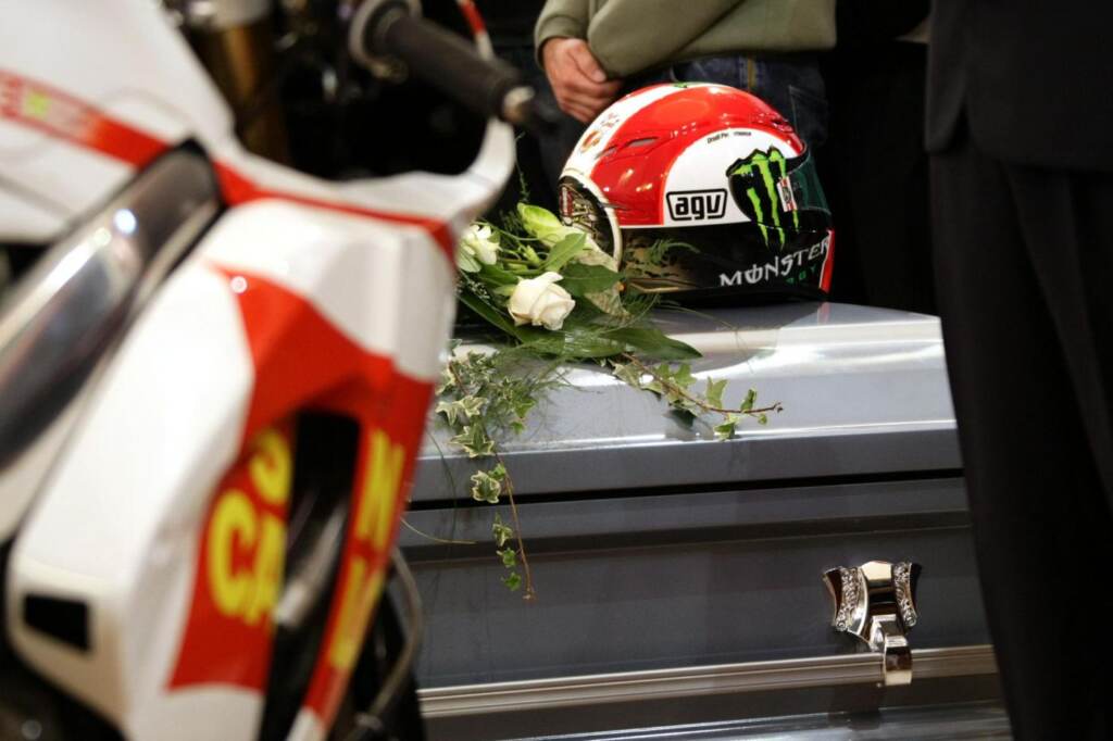 Galleria foto 'MotoGp, 10 anni fa moriva Marco Simoncelli – LA FOTOGALLERY' - foto 12