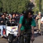 Clima, a Milano il bike strike dei Fridays For Future