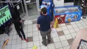 Usa, veterano dei marines sventa rapina in un minimarket