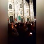 No Green pass: a Milano circa 300 persone a fiaccolata in piazza Duomo