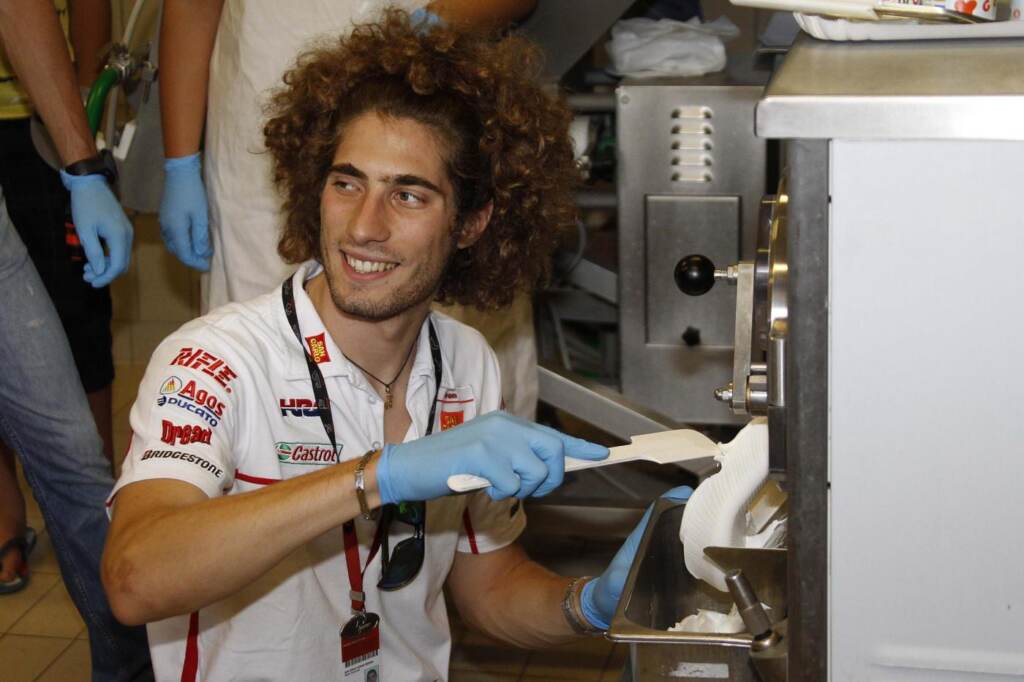 Galleria foto 'MotoGp, 10 anni fa moriva Marco Simoncelli – LA FOTOGALLERY' - foto 7