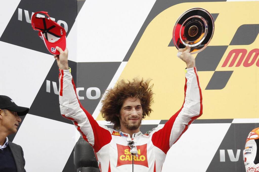 Galleria foto 'MotoGp, 10 anni fa moriva Marco Simoncelli – LA FOTOGALLERY' - foto 3