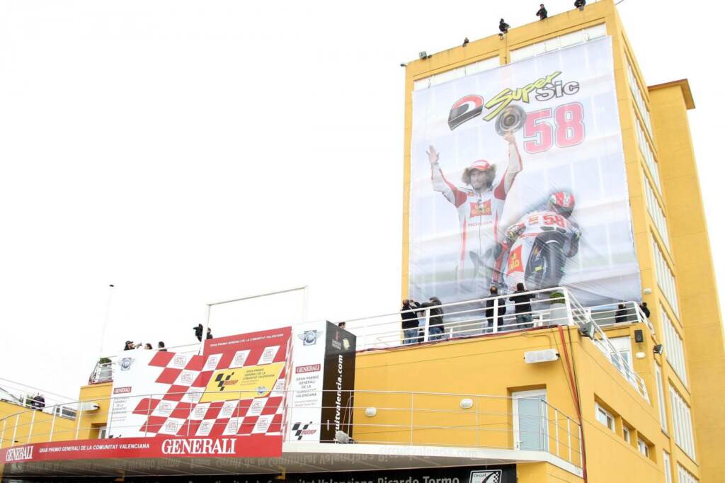 Galleria foto 'MotoGp, 10 anni fa moriva Marco Simoncelli – LA FOTOGALLERY' - foto 11