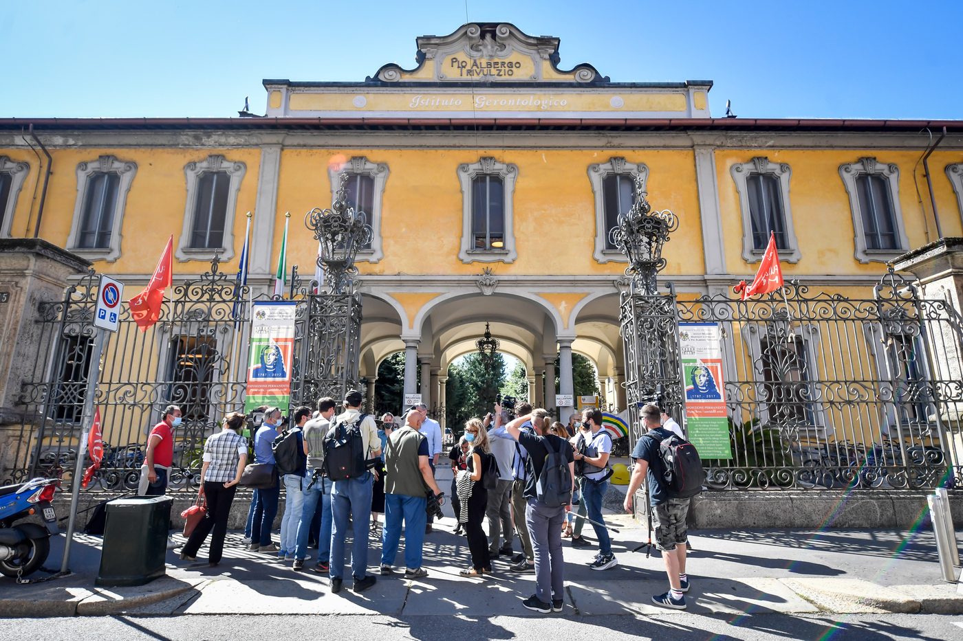 Rsa, parenti vittime Trivulzio: “Archiviazione? Sarebbe ingiusta, chiederemo imputazione coatta” Rsa, parenti vittime Trivulzio: “Archiviazione? Sarebbe ingiusta, chiederemo imputazione coatta”