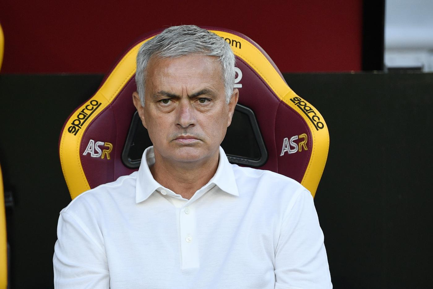 Lo sfogo di Mourinho: “C’è gente che ride con le tasche piene di soldi”